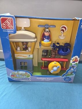 2007 Step 2 Main Street Village Fun Flights Airport w/Sound Figures & Plane